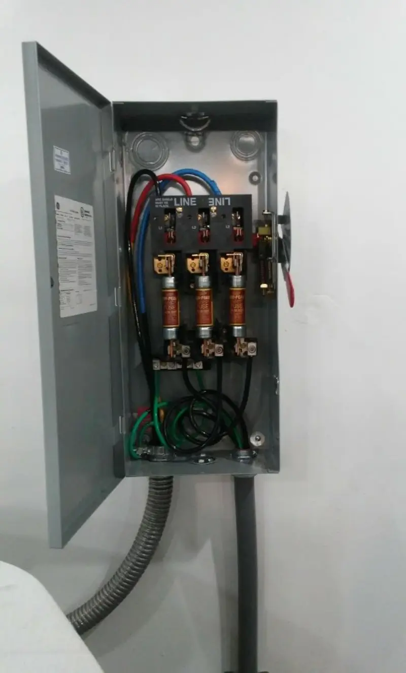 Three-phase disconnect switch installed for Smoke Detector Installation in Red Oak